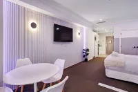 Cozy Studio Retreat in the City Hotels in 