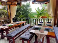 The Wooden Gate Hotels in Ninh Tiến