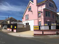 Singer House Beach Holiday Flats with Parking ,Opposite Paignton Pier ,English Riveria - Pensions