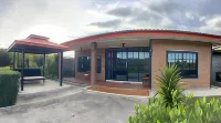 Yaowarate Sport Club and Resort 매땡 호텔