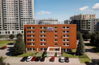 Le Dauphin Montréal-Longueuil - 3-Star