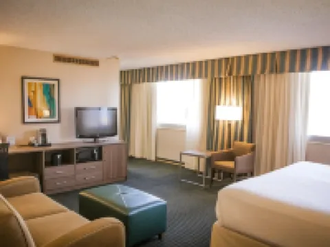 Holiday Inn DES MOINES DTWN - MERCY AREA by IHG Hotels near Grand View University
