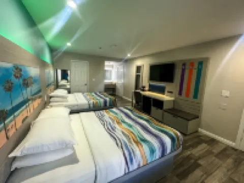 เดอะเวฟ แมนฮัตตันบีช