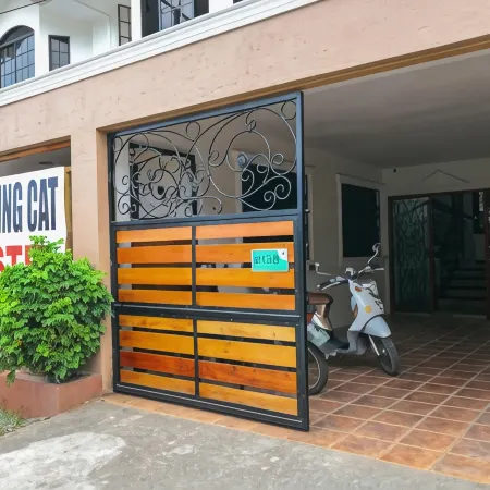 Spinning Cat Hostel Отели рядом с достопримечательностью «Bohol National Museum»