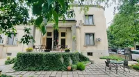 The English Guest House Hotels near Факултет по Електротехника, Електроника и Автоматика - Корпус 10ти