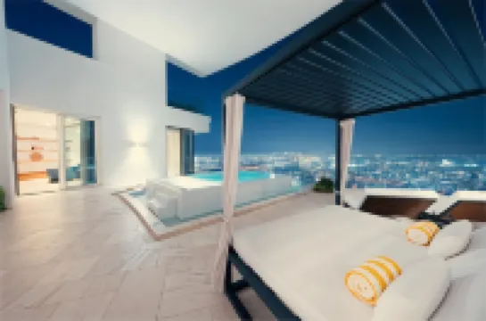 ไฟว์ จูไมราห์วิลเลจ ดูไบ