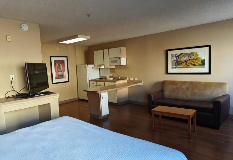 Hawthorn Extended Stay by Wyndham Irving DFW North