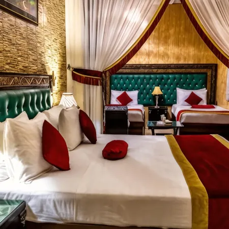 Rose Palace Hotel, Garden Town Отели рядом с достопримечательностью «Храм Дата-Дарбар»