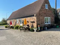 QUIRKY COTTAGE SLEEPING 8 YARM B&B S/C ADJOINING FOX COVERT PUB YARM Hotels in 
