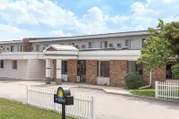 Days Inn by Wyndham Fond du Lac فنادق في فوند دو لاك