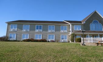 Auberge Bouctouche Inn & Suites