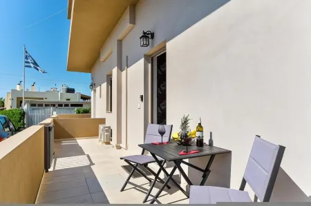 Seaside Apartments in Agkisaras 2 Отели рядом с достопримечательностью «Anissaras Main Beach»