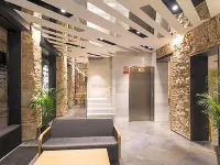 Barcelona House Hotels near Sidecar
