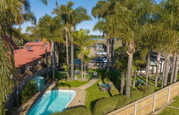 Sandbar Motel