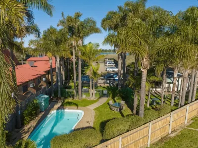Sandbar Motel Hotels near The Griffiths Sea Shell Museum and Marine Display