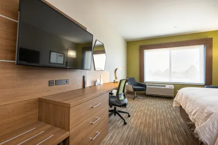 Holiday Inn Express & Suites San Jose – Silicon Valley Отели рядом с достопримечательностью «Хэппи Холлоу парк и зоопарк»