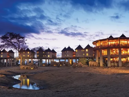 Salt Lick Safari Lodge Отели в г. Тсаво