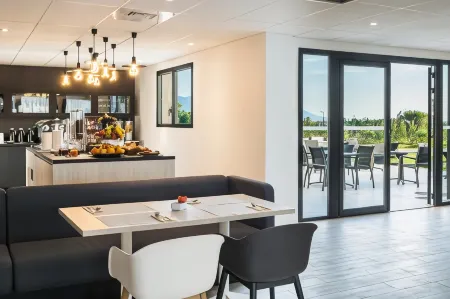 Mercure Hotel & Spa Bastia Biguglia Отели в г. Рапале