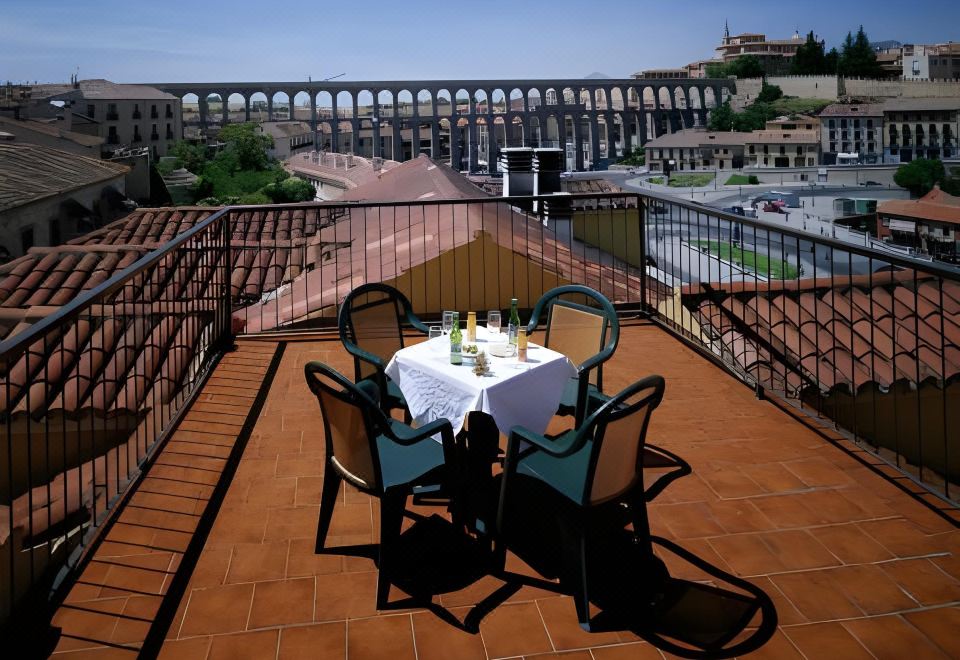 호텔 아쿠에덕토 로마 수로 뷰