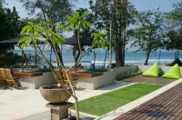 JavaCove Beach Hotel - 2-Star