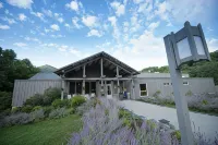 Peaks of Otter Lodge - Homestays
