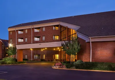 Sonesta Simply Suites Memphis East Poplar Pike ​ Hotels near Mendenhall Commons