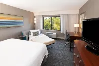 Courtyard Oakland Airport Hotels in San Leandro