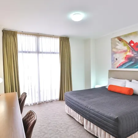 Indulge Apartments - Ontario