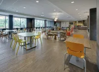 Home2 Suites by Hilton Hagerstown Hotel a Halfway