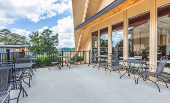 Howard Johnson by Wyndham Athens