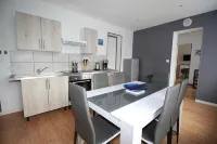 Santorini - Design Apartment in the Heart of Fere Hotels in La Fere