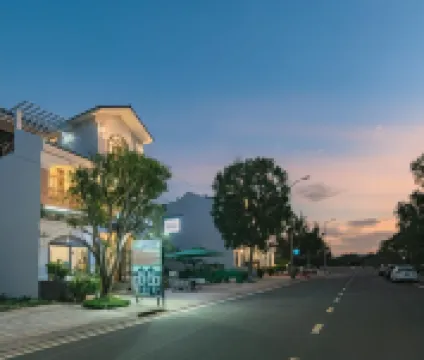 West Lake Hotel - Near Bai Dai Beach