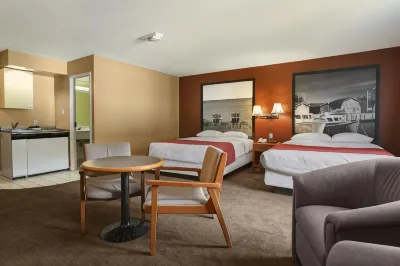 سوبر 8 باي ويندام نورث باي Hotels near Nipissing University