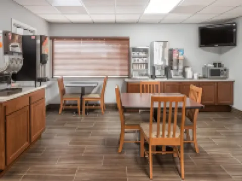 ซุปเปอร์ 8 บายวินด์แฮม โอฟาลลอน โรงแรมในSt. Clair County