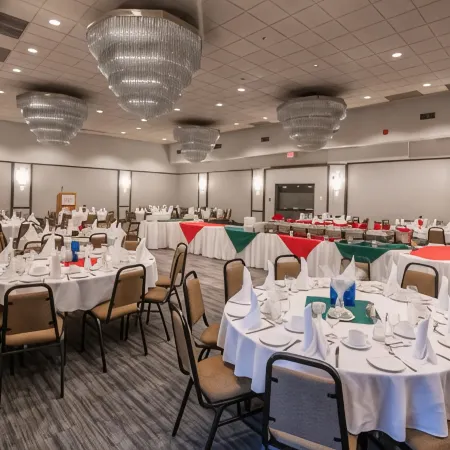 Ramada by Wyndham Thunder Bay Airlane Hotel