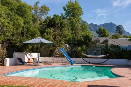 Albourne Guesthouse Отели в г. Сомерсет-Уэст