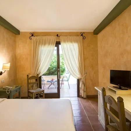 Tranquil Lantana Resort Hotel & Apartments 1 Bedroom Room Apartment Sleeps 5