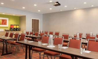 Home2 Suites by Hilton Menomonee Falls Milwaukee