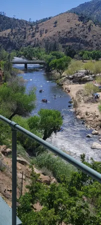 Cozy 4 Bedroom Cabin by the Lake Отели рядом с достопримечательностью «оз. Изабелла»