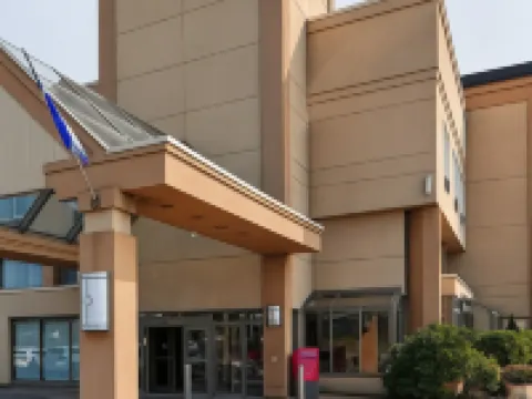 ダブルツリー バイ ヒルトン モントリオール エアポート ドルヴァルのホテル