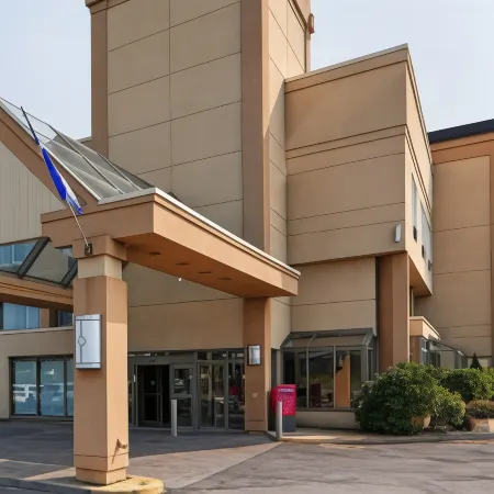 DoubleTree by Hilton Montreal Airport Отели в г. Дорваль