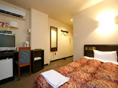 Urban Hotel Kokubu Отели рядом с достопримечательностью «Kirishima City Kokubu Local Museum»