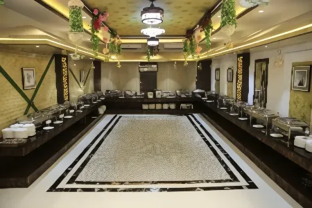 Hotel Manila Отели в г. Силигри