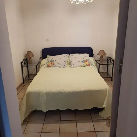 Petite Maison Avec 2 Chambres 3 Personnes Avec Terrasse Propriété Fermée