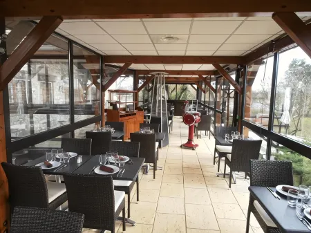 Logis Hôtel Restaurant la Vieille Ferme, Mâcon Nord Отели в г. Sennece-les-Macon