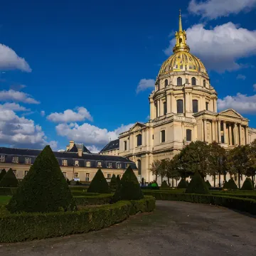 Absolute Hotel Paris République Отели рядом с достопримечательностью «Кабаре Фоли-Бержер»