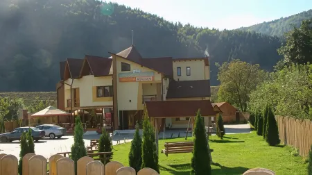 Pensiunea Floare de Colţ