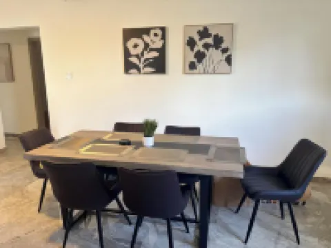 Downtown Prime Apartment - Walk to Ferry