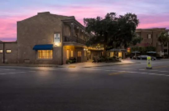 Best Western Sea Island Inn ビューフォートのホテル