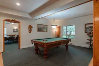Cedar Wood Lodge Bed & Breakfast Inn
